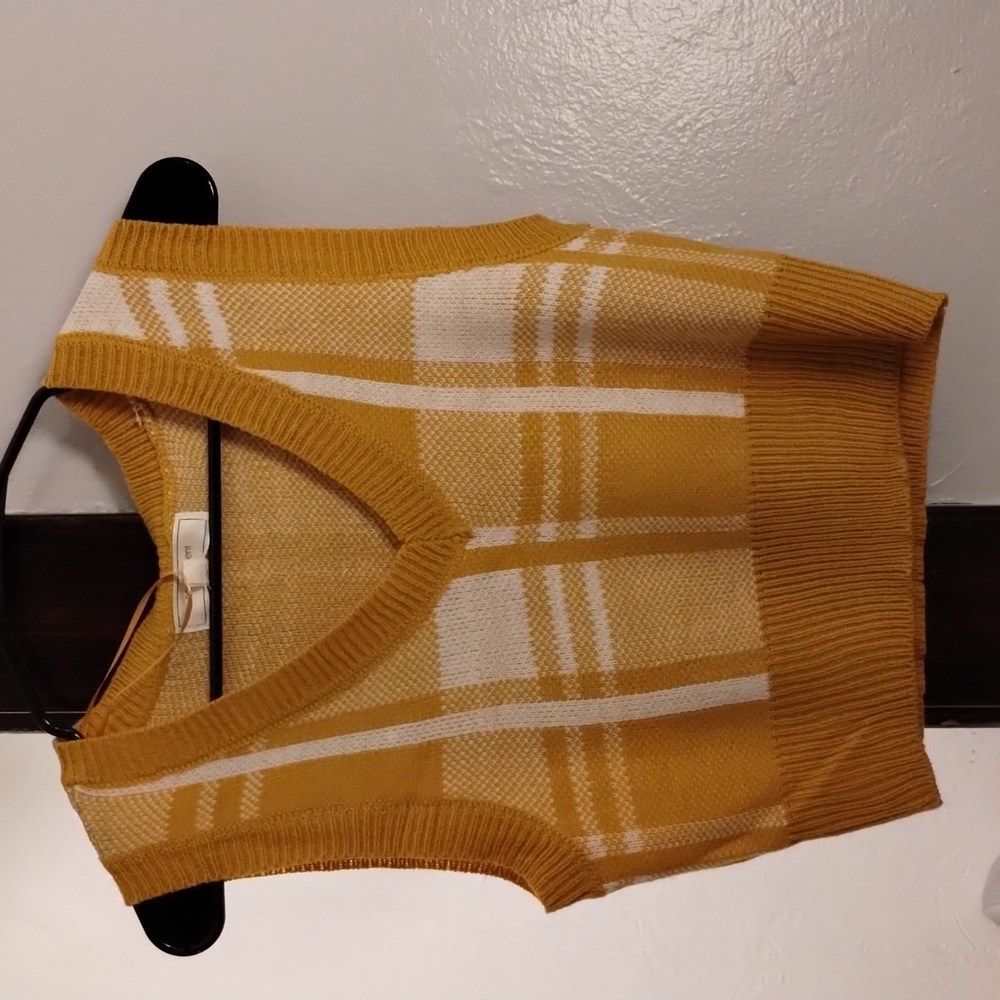 Mustard vneck cropped sweatervest